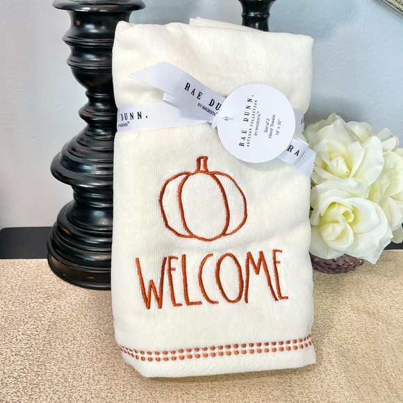 NWT Rae Dunn Set of 2 WELCOME Pumpkin Hand Towels - Picture 2 of 7